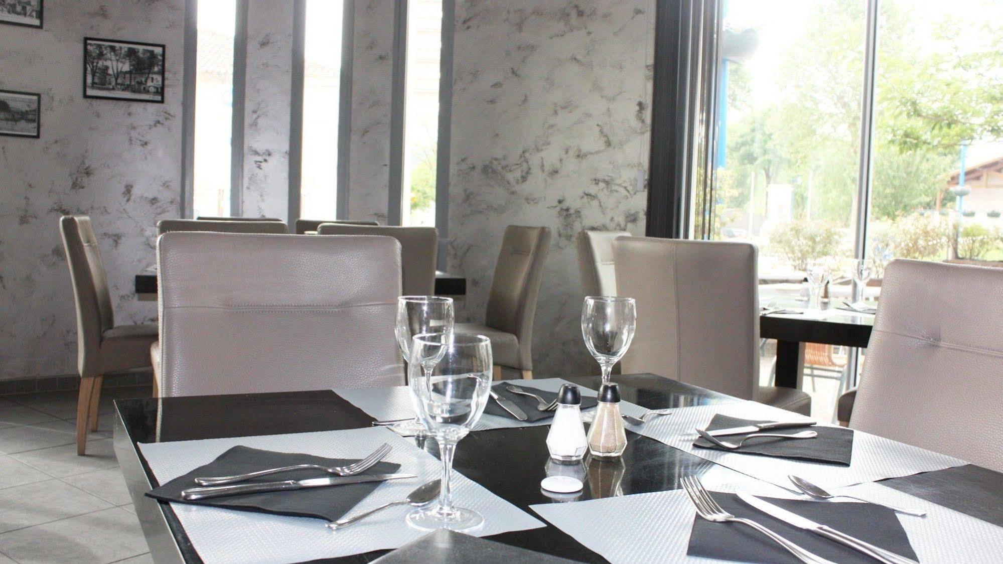 Hotel Le Midi Montaigu-de-Quercy Экстерьер фото